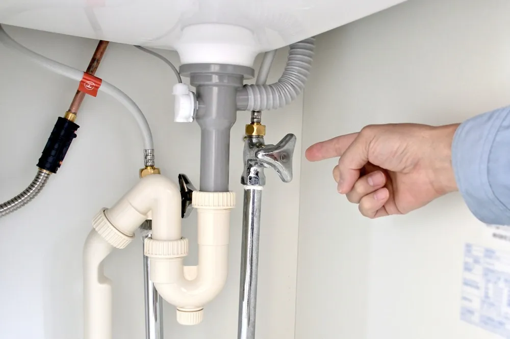 キッチンの排水ホースを自分で交換するための知識を伝授