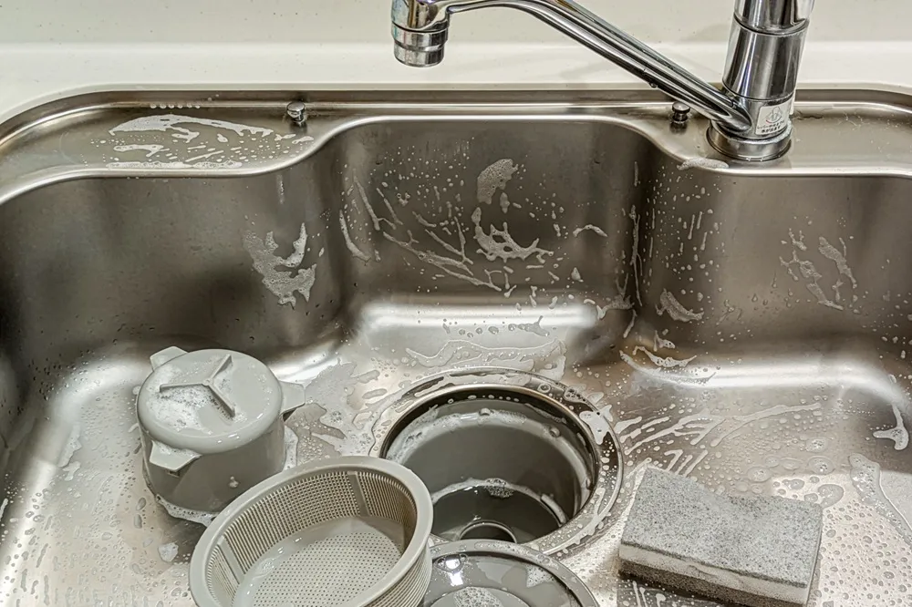 キッチンの排水ホースの異常に気づいたら早めに対処しよう